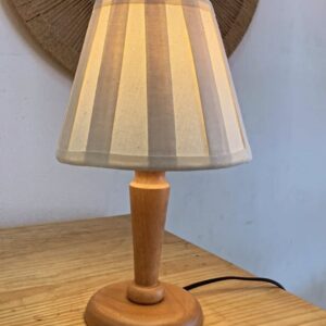 Abajur de madeira para quarto